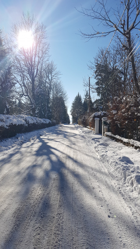Vue enneigée devant le gîte