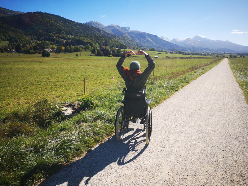 Photo de la via Vercors avec une personne en fauteuil roulant