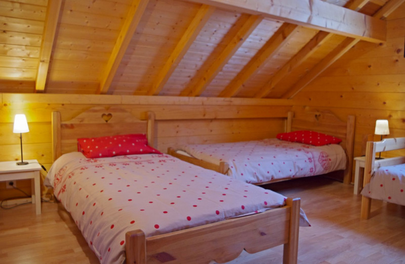 chambre étage 3 lits - © Gîtes de France chambre étage 3 lits