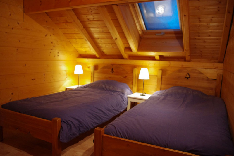 chambre 2 étage 2 lits - © Gîtes de France chambre 2 étage 2 lits