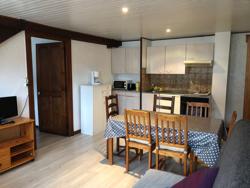 sejour et coin cuisine - © Hôtel du Col de l'Arc sejour et coin cuisine
