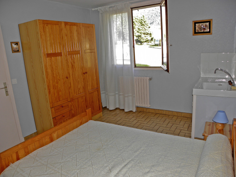 chambre avec un lit double - © savasta chambre avec un lit double