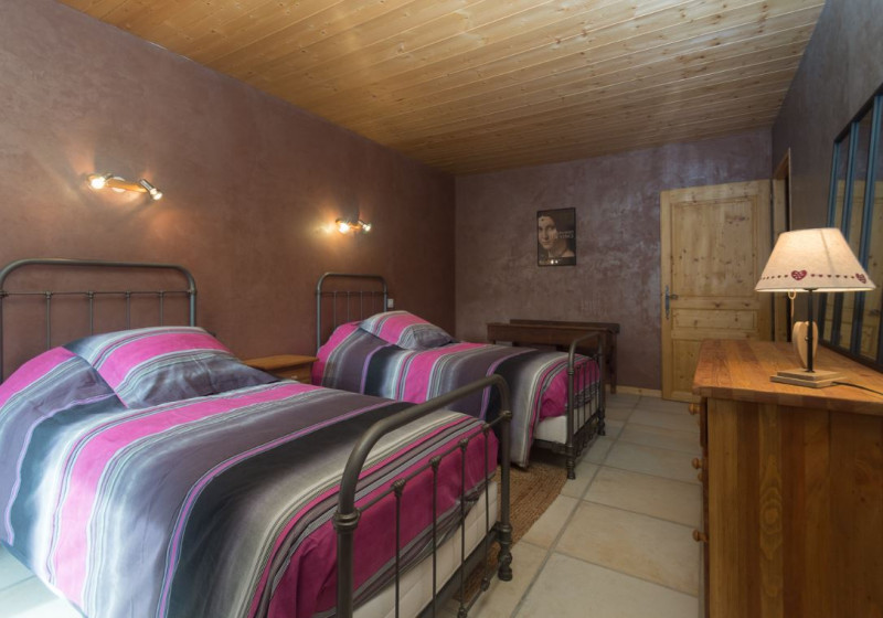 Chambre double avec deux lits simples