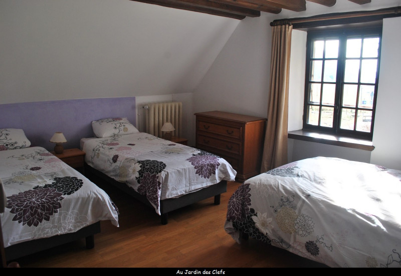 CHAMBRE 1er ETAGE 4 PERSONNES
