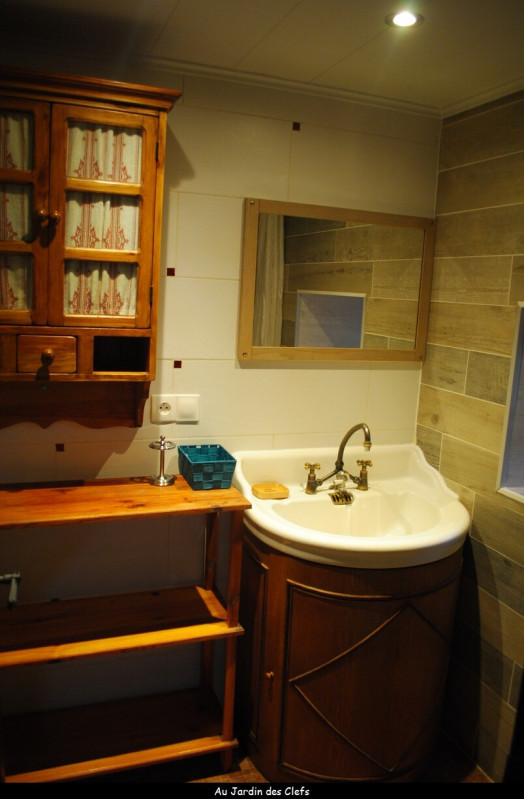 SALLE DE BAIN N° 2 RDC