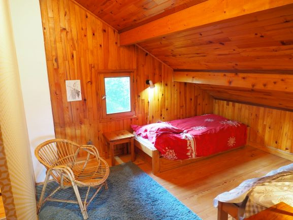 une des 2 chambres du haut 1 (2 lits simples)