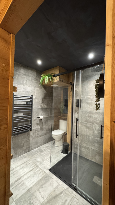 Salle de douche 1.jpg Salle de douche 1.jpg