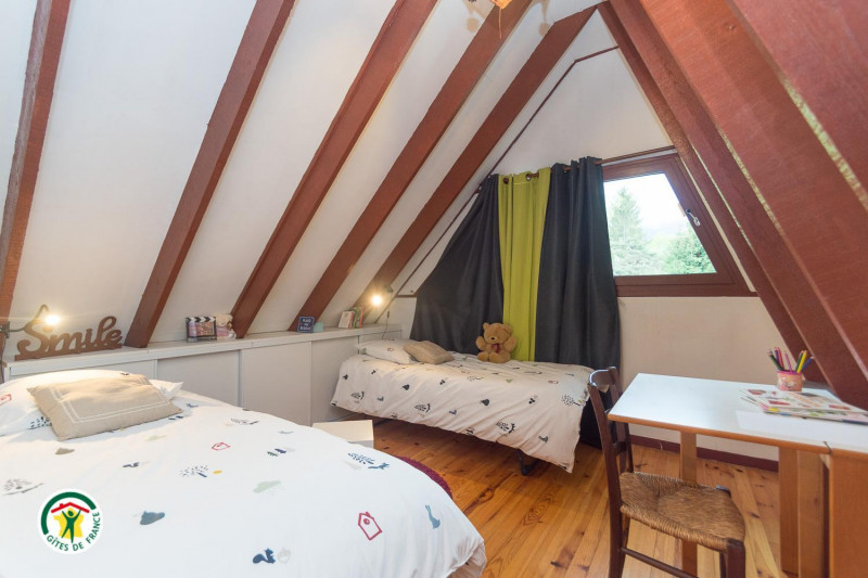 Au 2ème Chambre 2 : 2 lits 1 pers Au 2ème Chambre 2 : 2 lits 1 pers