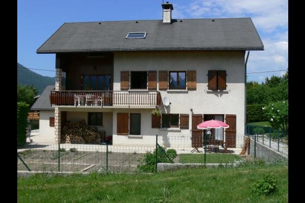 Vue extérieure de la maison #2 Vue extérieure de la maison #2