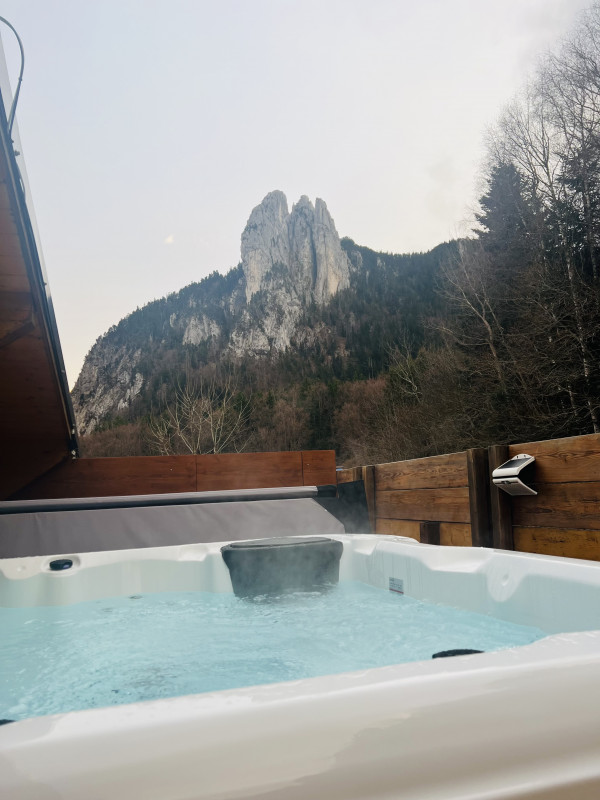 Spa extérieur avec vue sur les 3 pucelles
