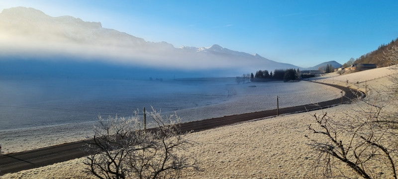 Vue extérieure depuis le gîte sur les montagnes