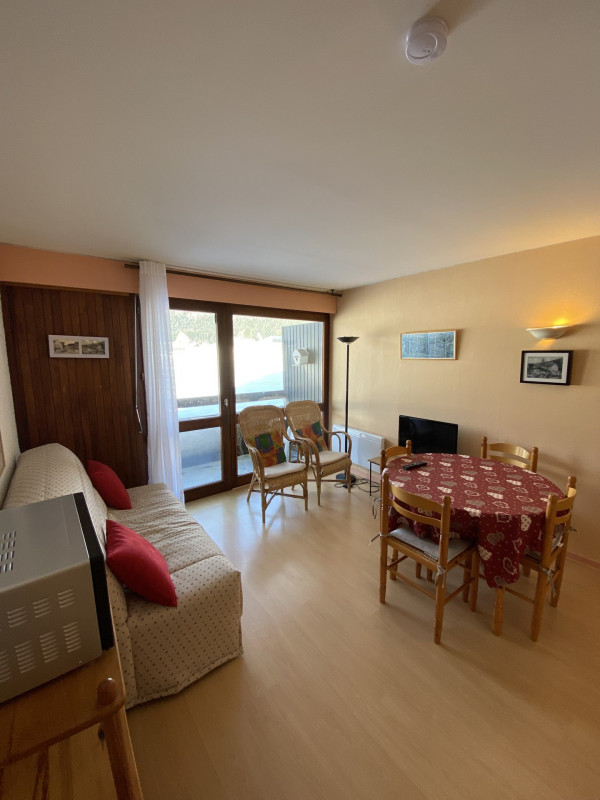 _lv_images__lot_0000650395_01_1443905