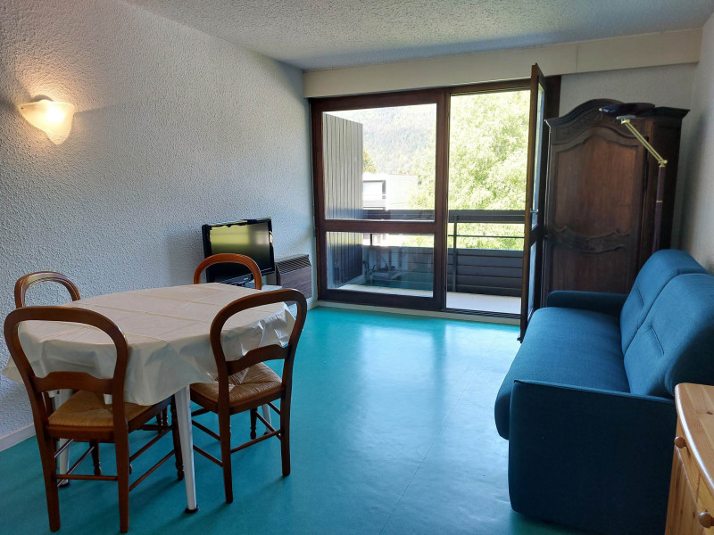 _lv_images__lot_0000660145_03_1437581