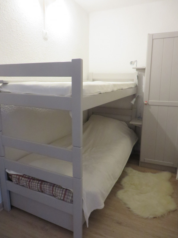 _lv_images__lot_0000680800_06_1391201