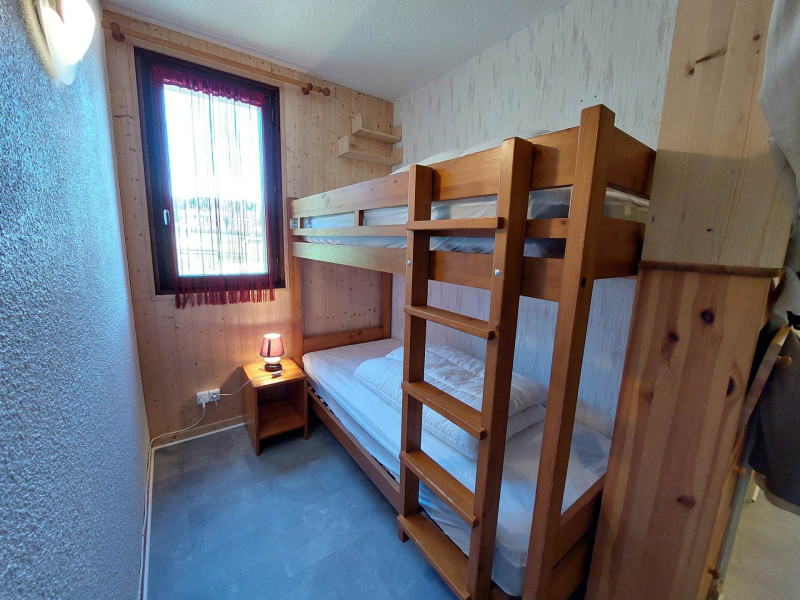 _lv_images__lot_0000690807_09_1332704