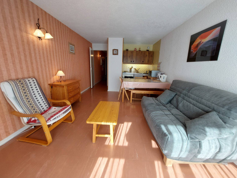 _lv_images__lot_0000700083_04_1358129