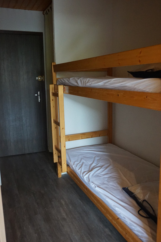 _lv_images__lot_0002150825_06_1354379