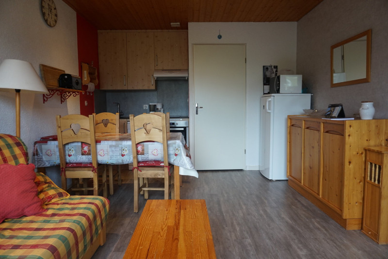 _lv_images__lot_0002150825_08_1318146