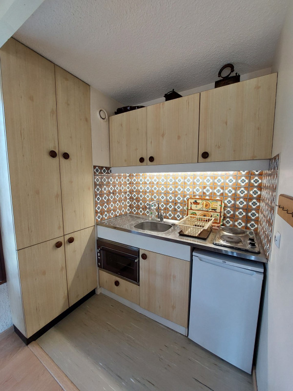 _lv_images__lot_0003590821_03_1408674