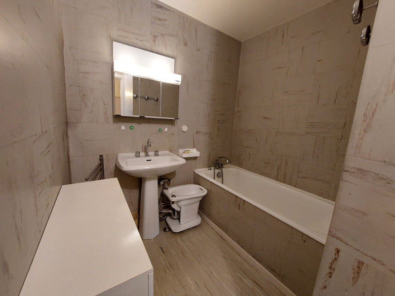 _lv_images__lot_0003590821_08_1318464