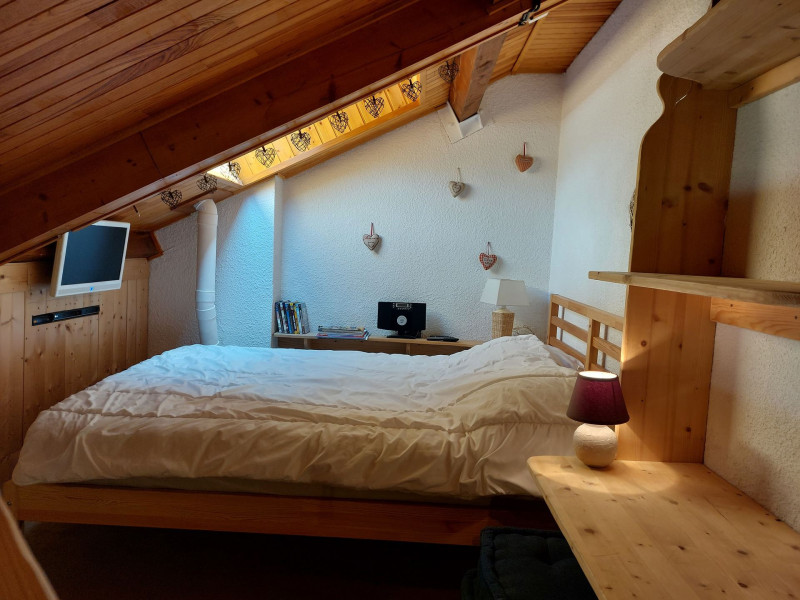 _lv_images__lot_0003590822_06_1437482