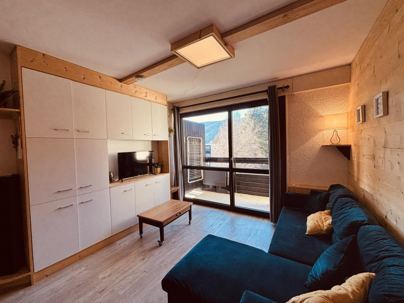 _lv_images__lot_0003590862_10_1431299