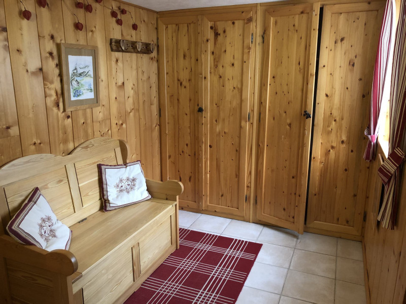 _lv_images__lot_0003590863_09_1435197