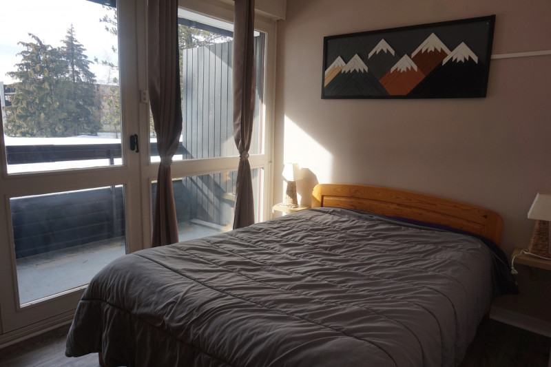 _lv_images__lot_0003590872_04_1356117