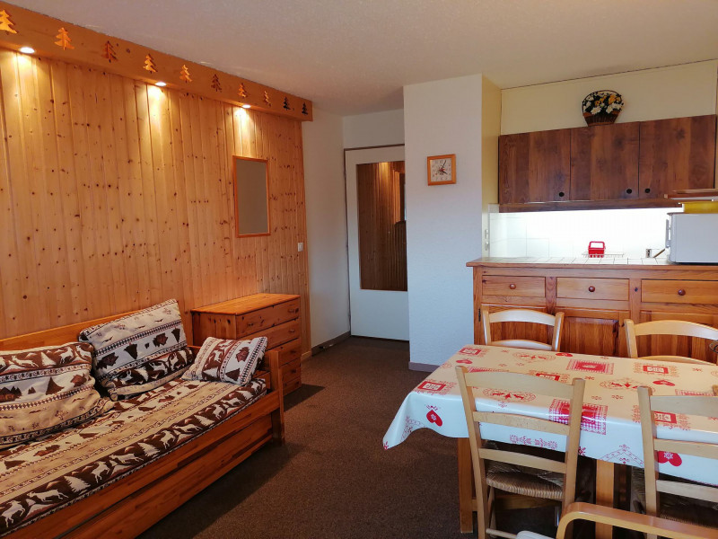 _lv_images__lot_0003590875_02_1421179