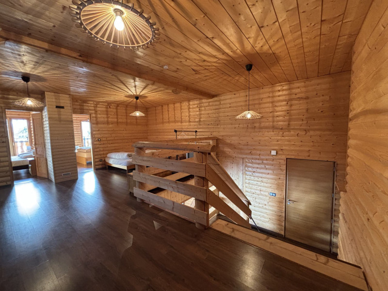 _lv_images__lot_0003590886_07_1334783