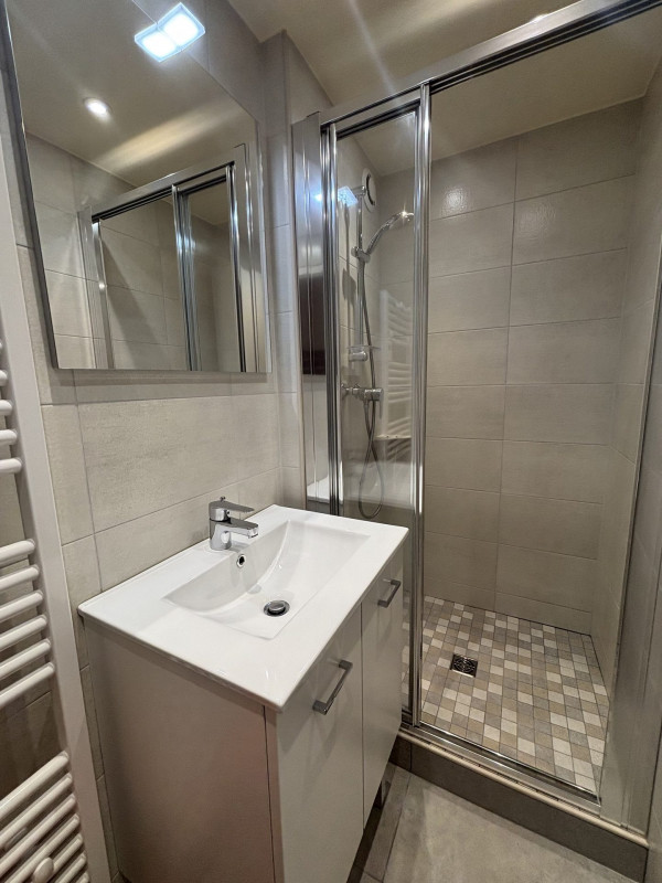 _lv_images__lot_0003590894_05_1430601