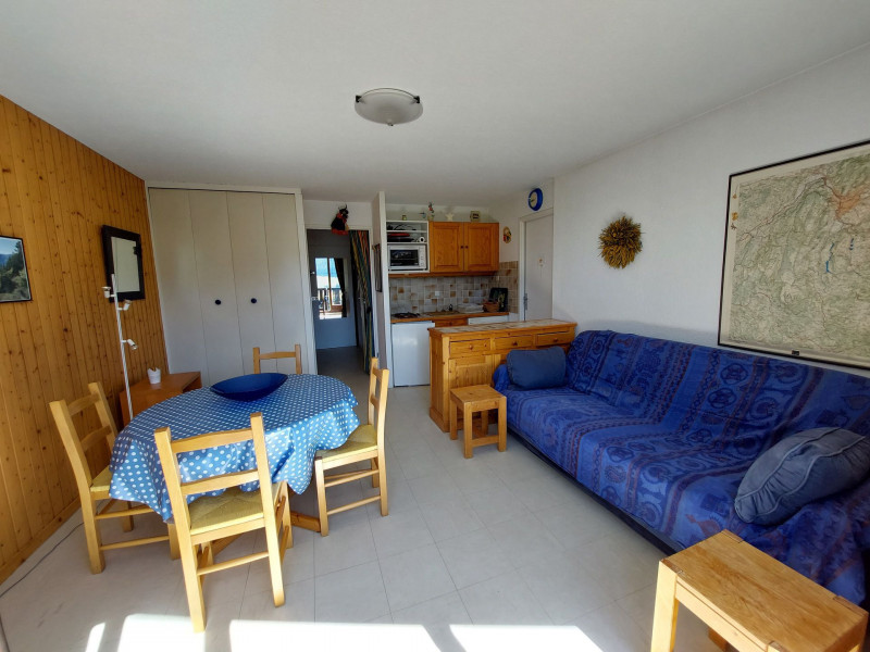 _lv_images__lot_0003590899_03_1440064