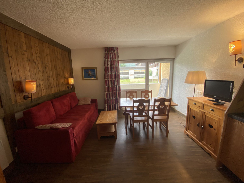 _lv_images__lot_0003590912_03_1218047