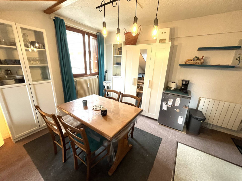 _lv_images__lot_0003590919_09_1302278