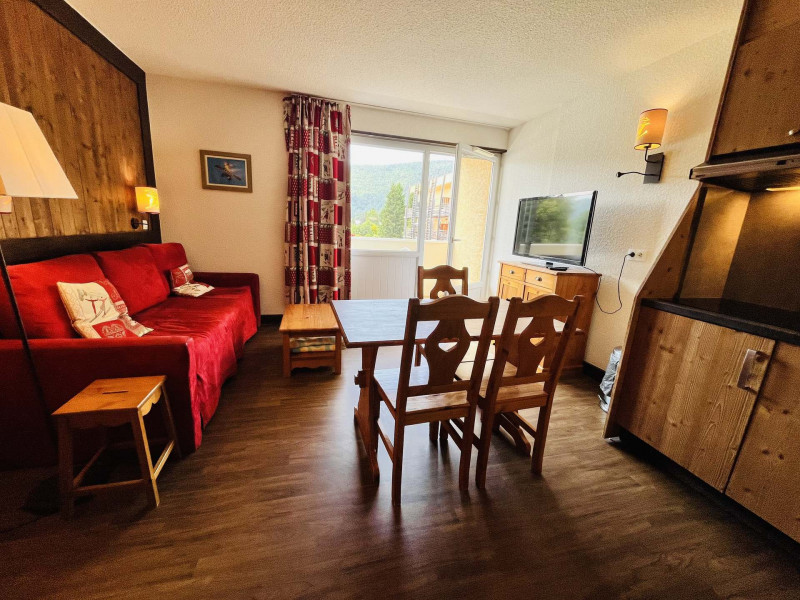 _lv_images__lot_0003590932_11_1302114