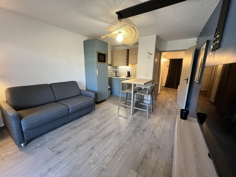 _lv_images__lot_0003590935_12_1433359